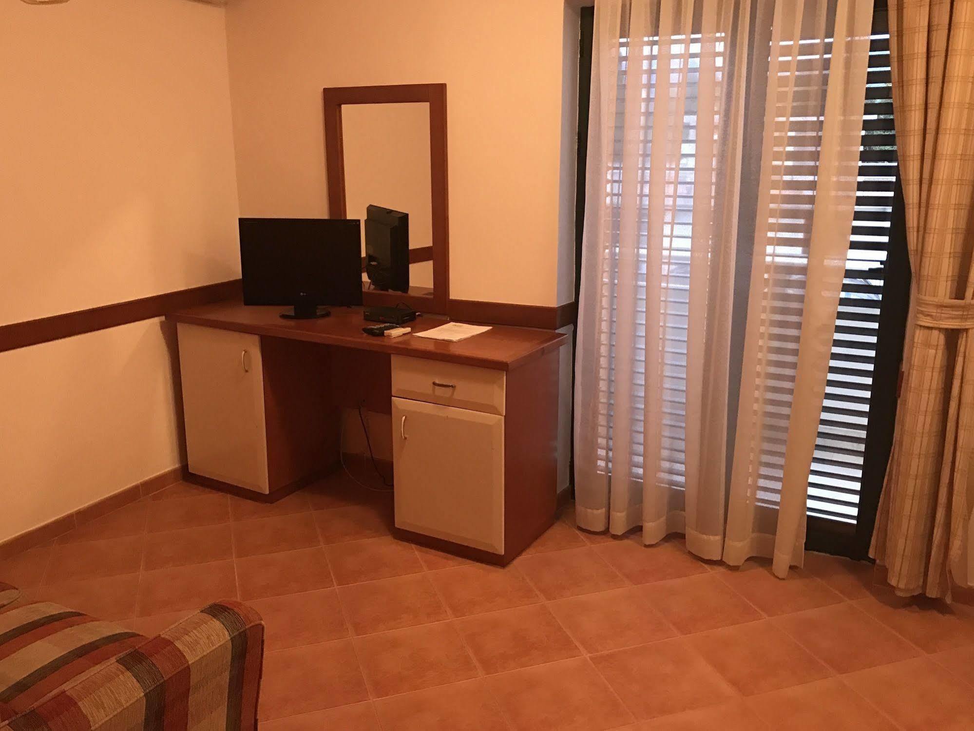 Boutique Hotel Villa Royal Tivat Exterior photo