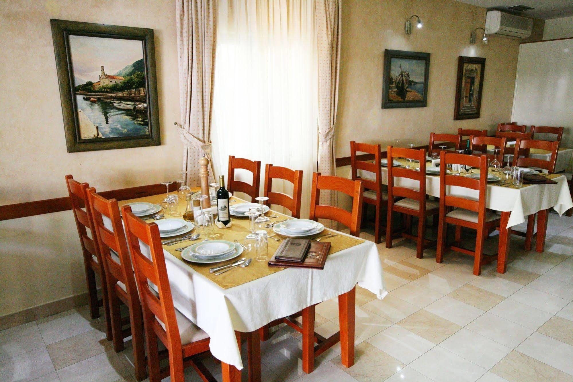 Boutique Hotel Villa Royal Tivat Exterior photo